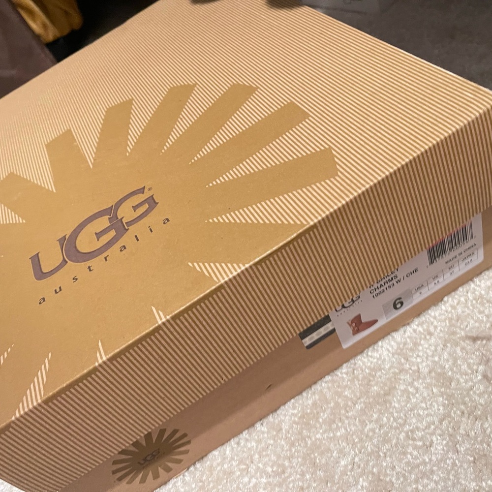 Ugg Bailey Charms Boots Chestnut size 6